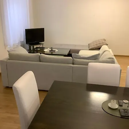 Quiet, Spacious And New 72m2 Old Town - Perfect For 4-6 *