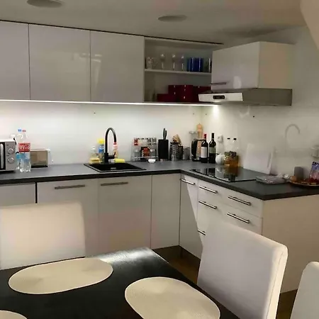 Quiet, Spacious And New 72m2 Old Town - Perfect For 4-6 شقة