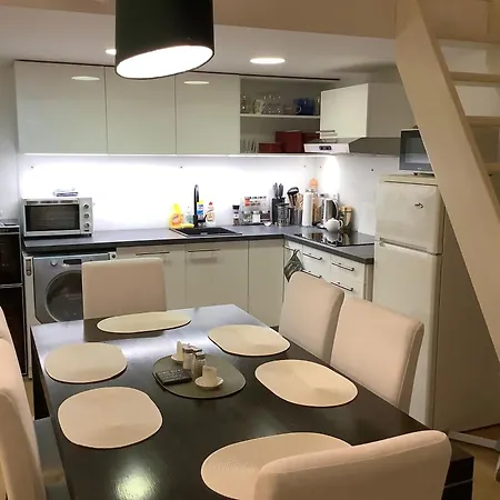 شقة Quiet, Spacious And New 72m2 Old Town - Perfect For 4-6 *