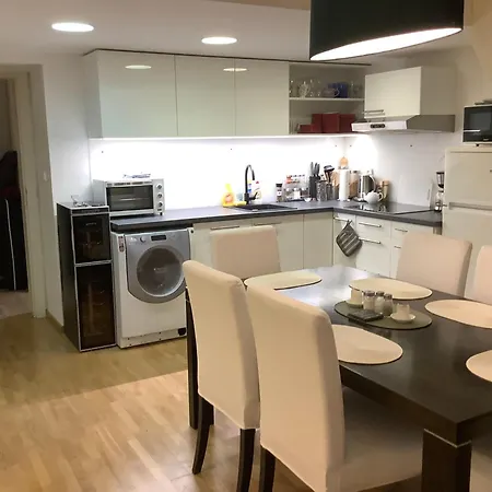 Quiet, Spacious And New 72m2 Old Town - Perfect For 4-6 براغ